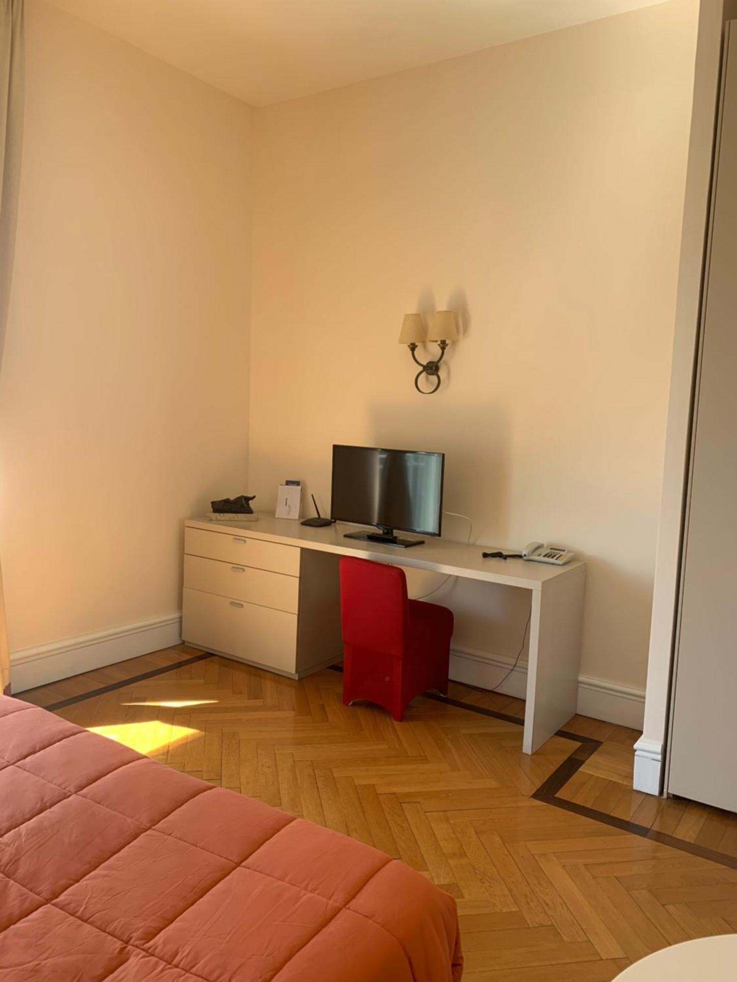 Residence Gli Angioini Srl Наполи Екстериор снимка